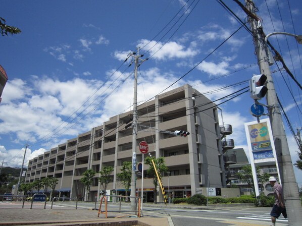 白鷹苦楽園マンションの物件外観写真